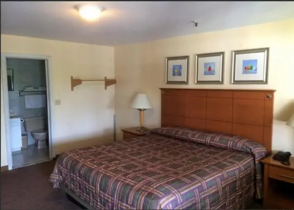 Branford Motel 8